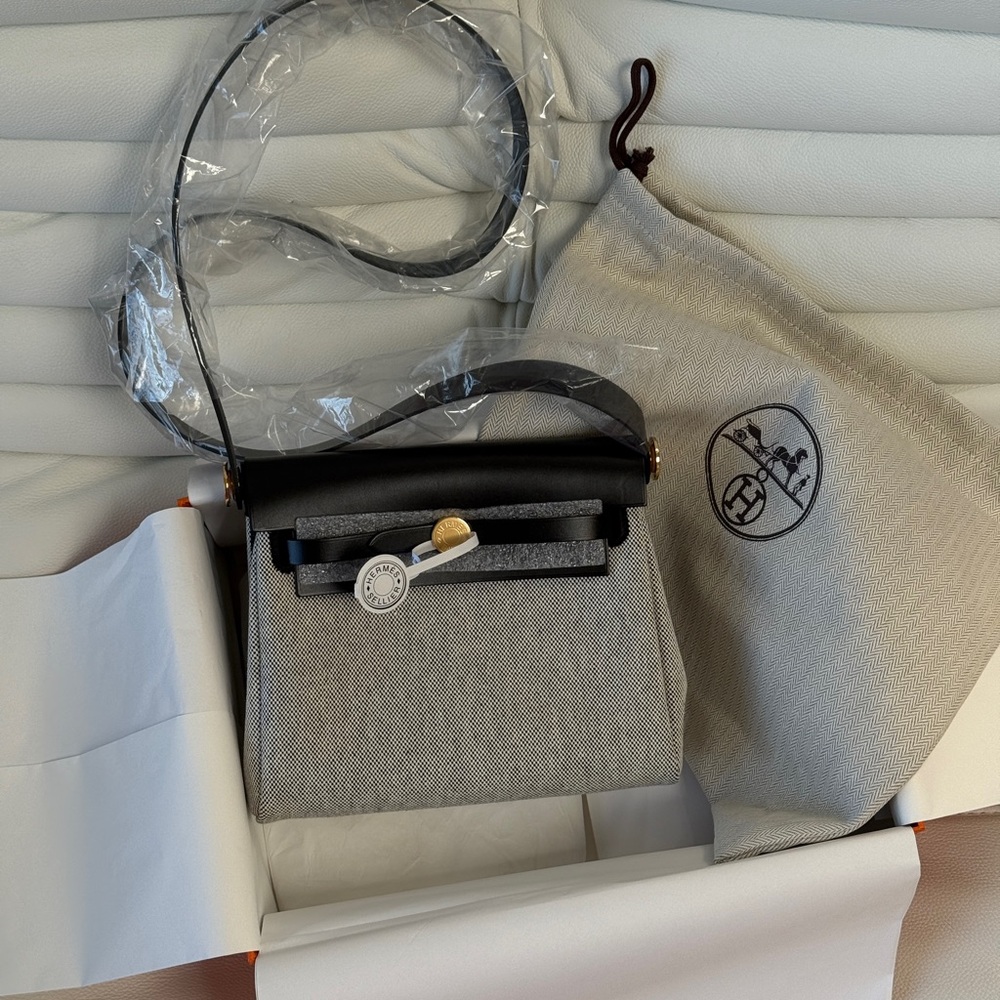 Brand New (Never Used) HERMÈS Herbag Zip Mini 20